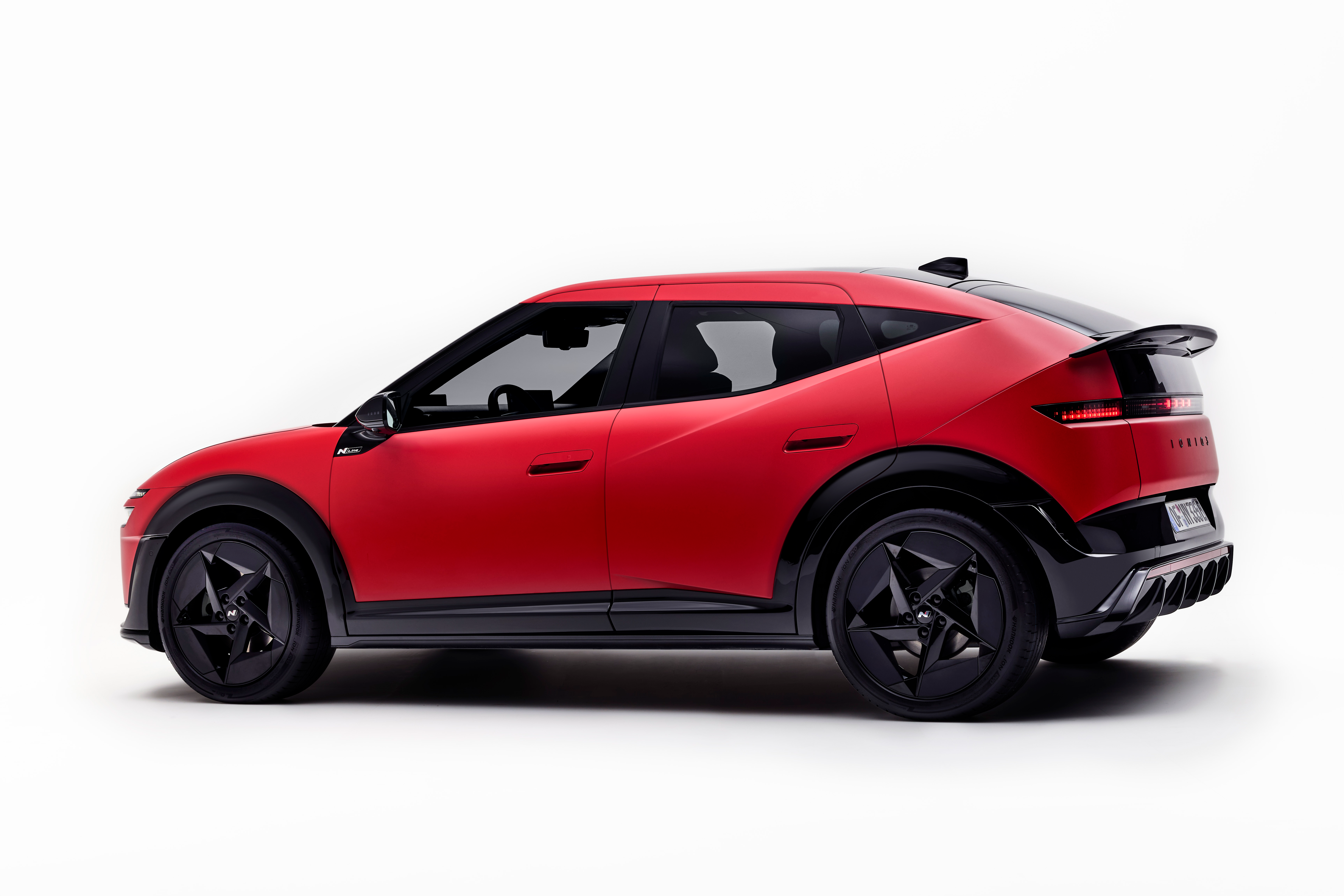 Hyundai Motor Europe представляє IONIQ 3: Aero Hatch нового покоління, що піднімає на новий рівень технології електроавтомобілів задля простоти, місткості та інтуїтивності водіння | Хюндай Мотор - фото 8